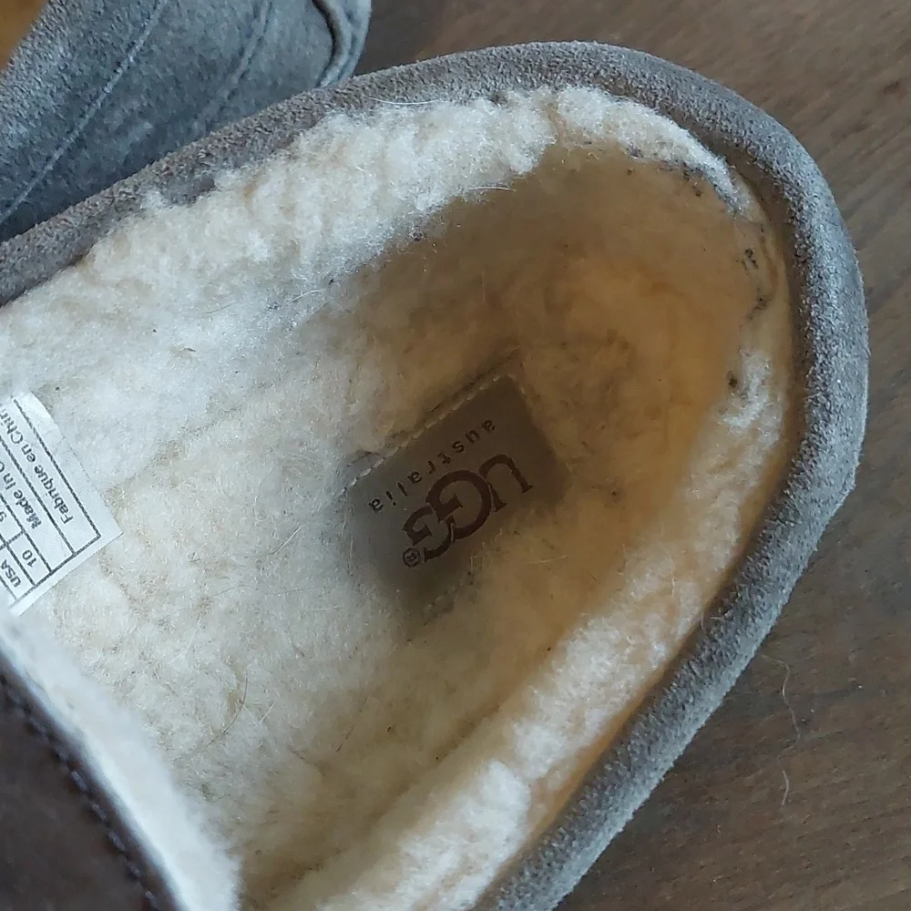 UGG Slippers - Picture 14 of 15